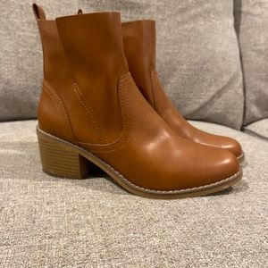 Brown/cognac ankle booties